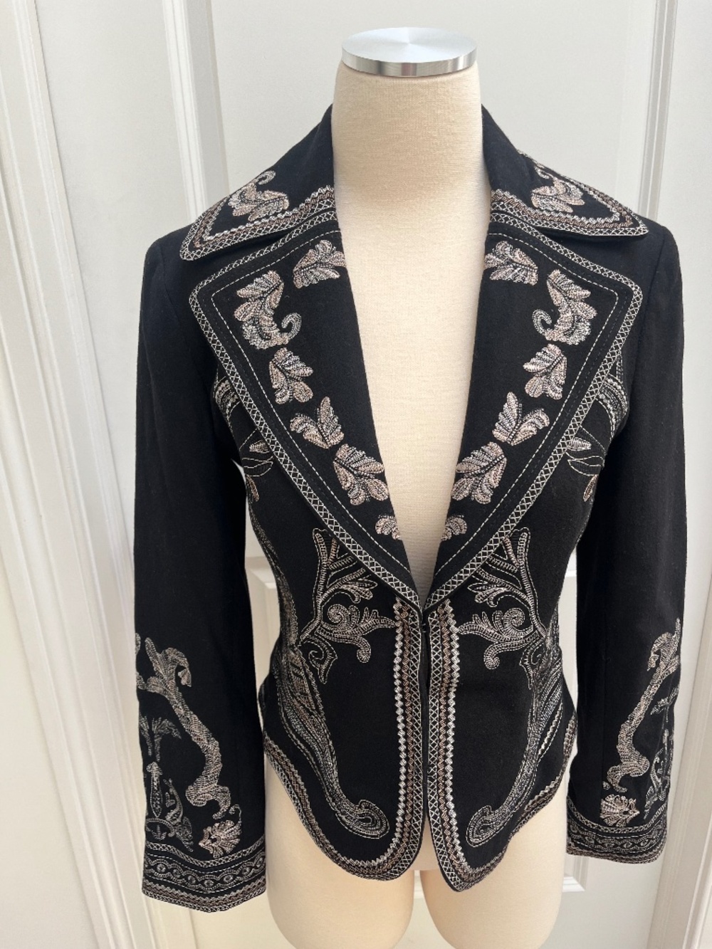 Peter Nygard Vintage Embroidered Blazer Jacket, size S